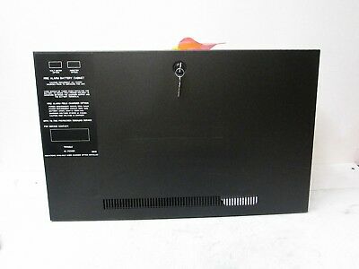 GABINETE PARA BATERIAS / HASTA DOS BATERÍAS DE 55AH - NEGRA. 